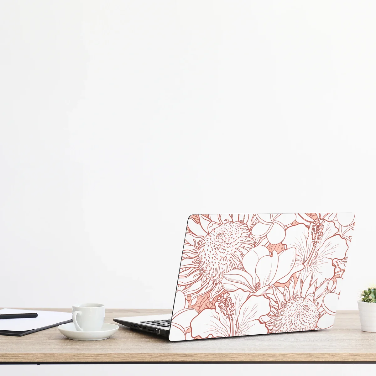 Naklejka na laptopa delikatny koralowy wzór kwiatowy Naklejka na laptopa delikatny koralowy wzór kwiatowy