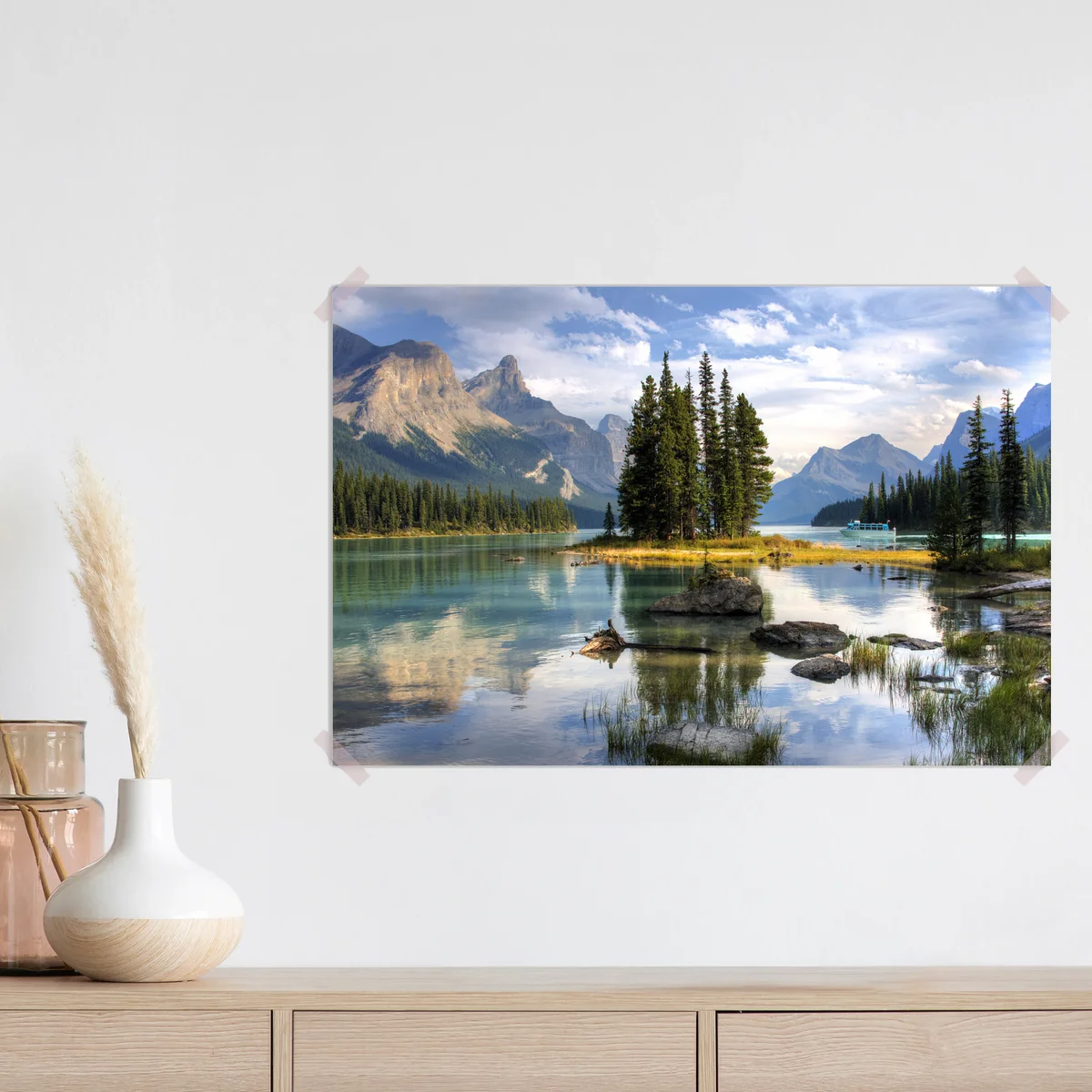 Poster ruhiger alpensee mit insel und bergen Poster ruhiger alpensee mit insel und bergen