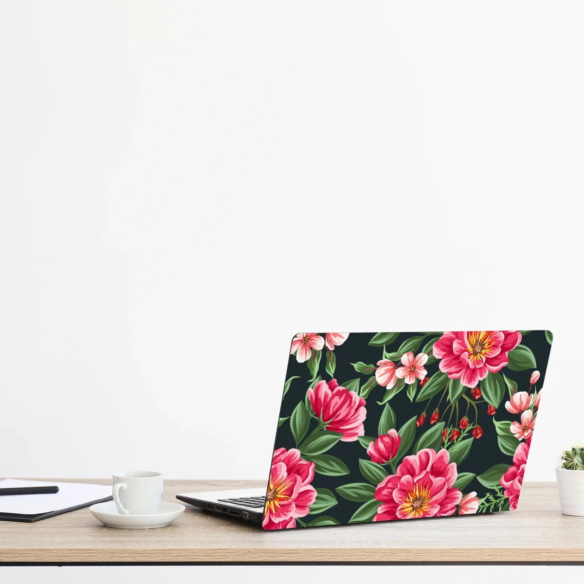 Laptop-Aufkleber rosa aquarell blumenmuster auf dunklem hintergrund Laptop-Aufkleber rosa aquarell blumenmuster auf dunklem hintergrund