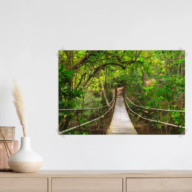 Poster hängende holzbrücke im grünen wald Poster hängende holzbrücke im grünen wald