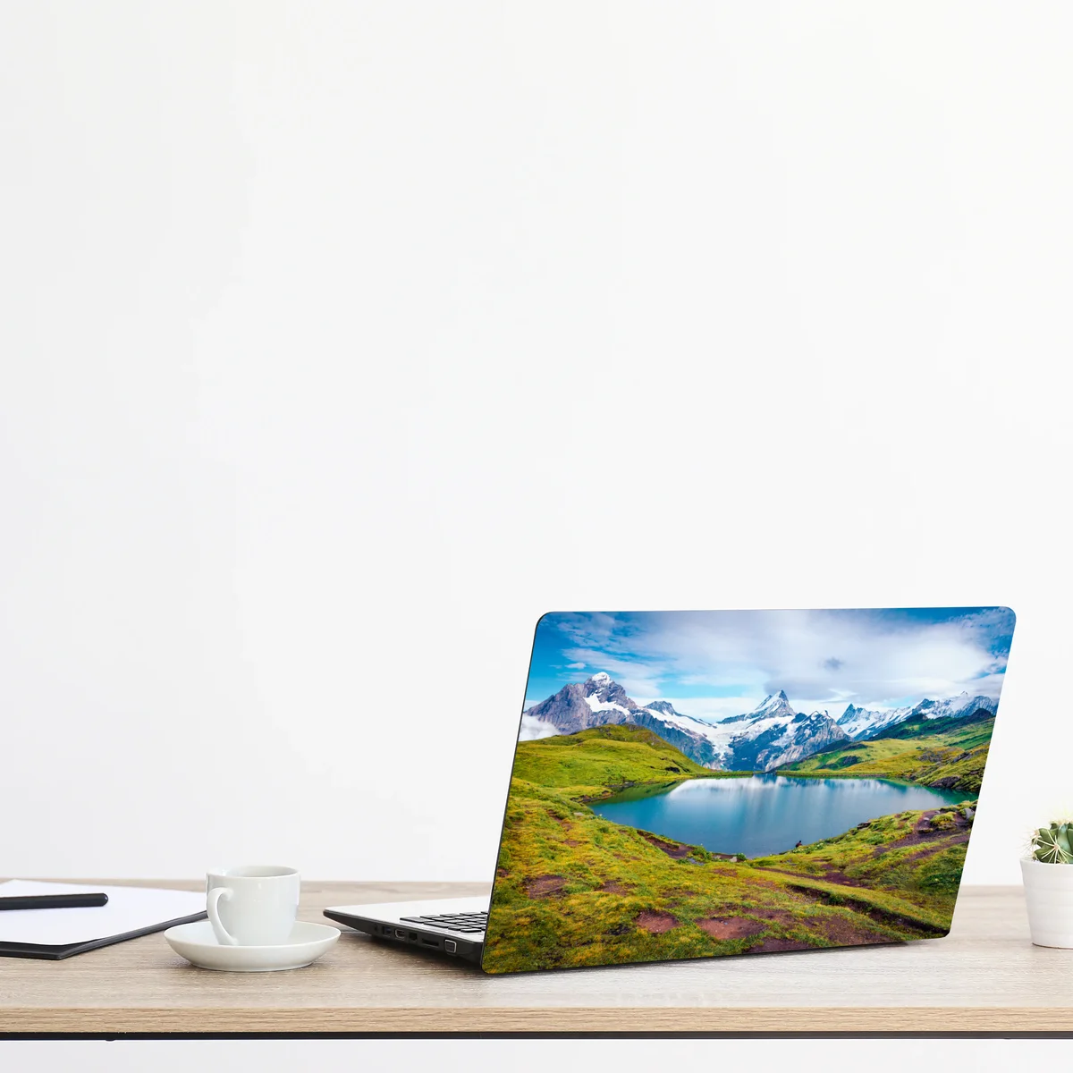 Naklejka na laptopa spokojny poranek nad Bachalpsee, Szwajcaria Naklejka na laptopa spokojny poranek nad Bachalpsee, Szwajcaria