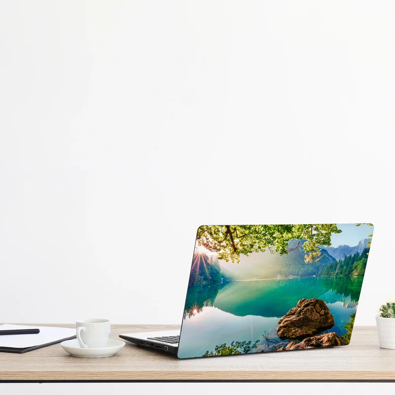 Laptop-Aufkleber morgendliche szene am Fusine-see mit Mangart
