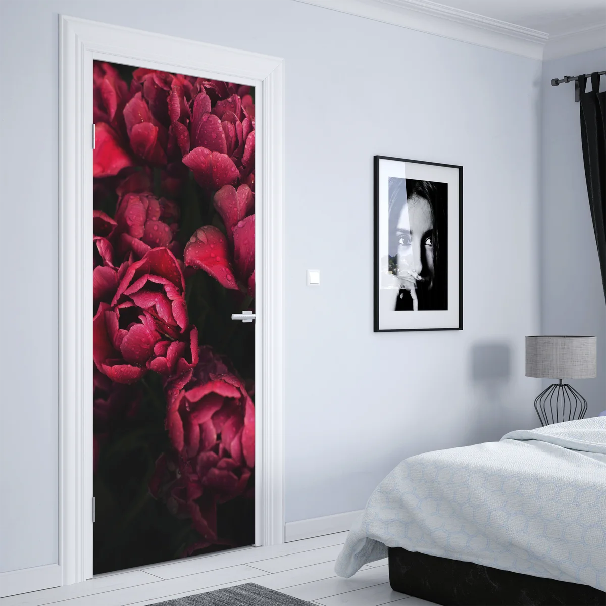 Türaufkleber tiefrote blüten mit wassertropfen Türaufkleber tiefrote blüten mit wassertropfen