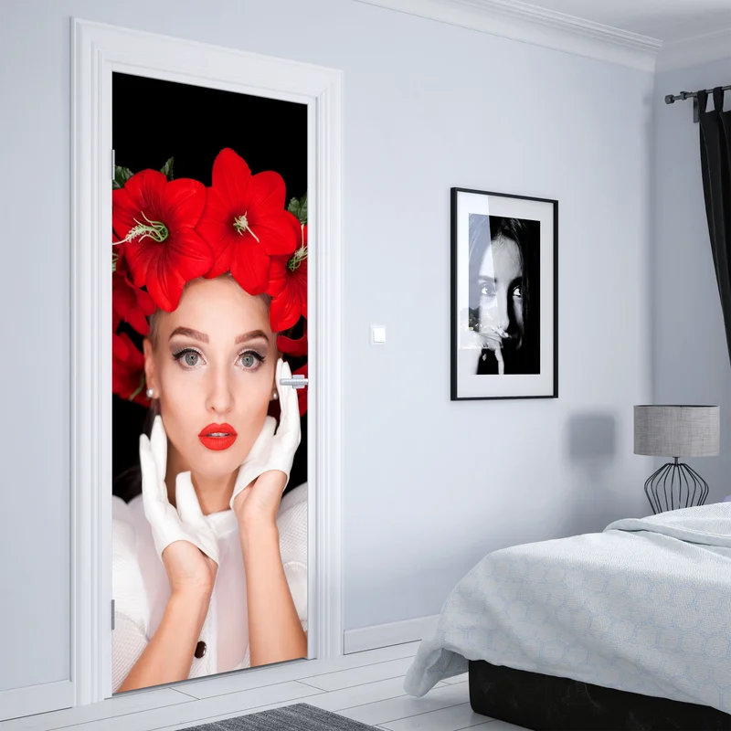 Türaufkleber elegantes porträt mit rotem blumenkranz