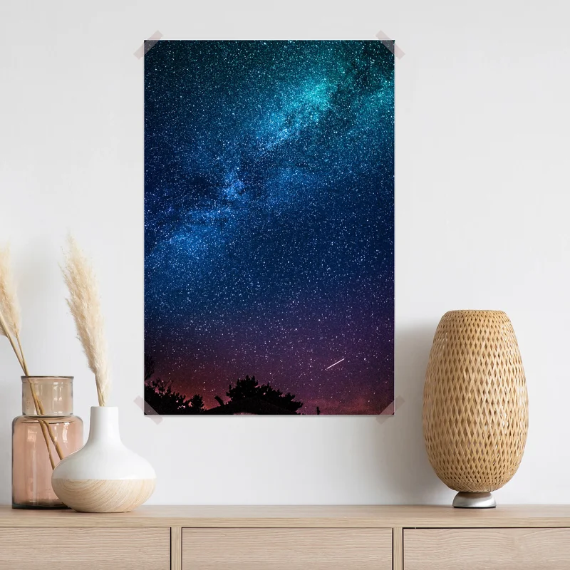 Poster tiefblauer nachthimmel mit milchstraße und sternschnuppe Poster tiefblauer nachthimmel mit milchstraße und sternschnuppe