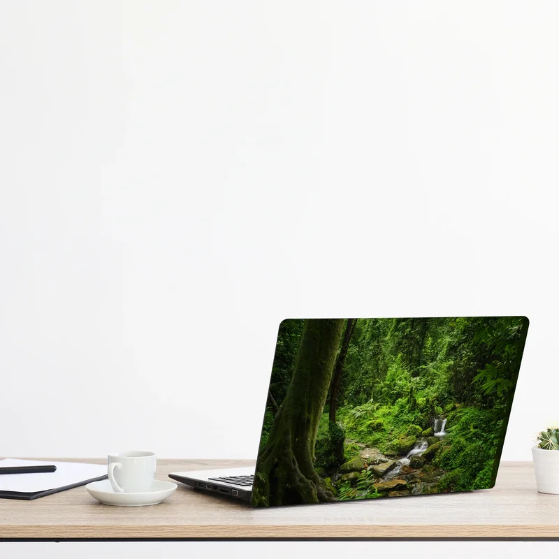 Laptop-Aufkleber üppiger grüner waldwasserfall