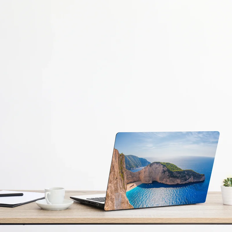 Naklejka na laptopa słoneczne klify na plaży Navagio, Zakynthos