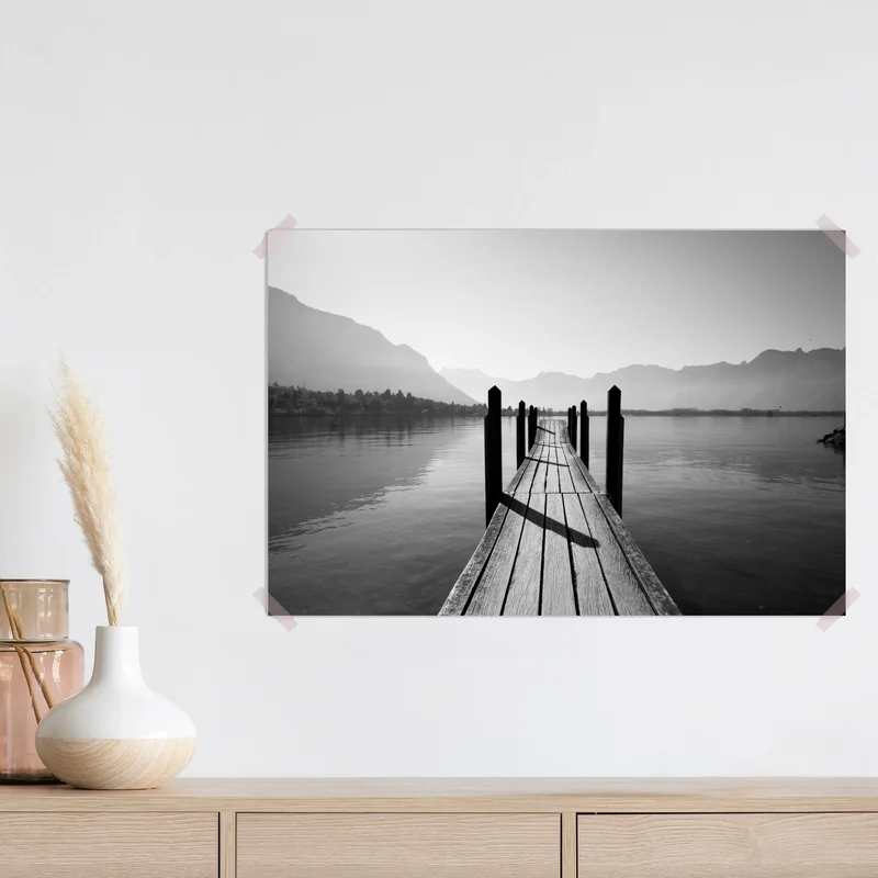 Poster ruhiger steg am see in schwarzweiß Poster ruhiger steg am see in schwarzweiß