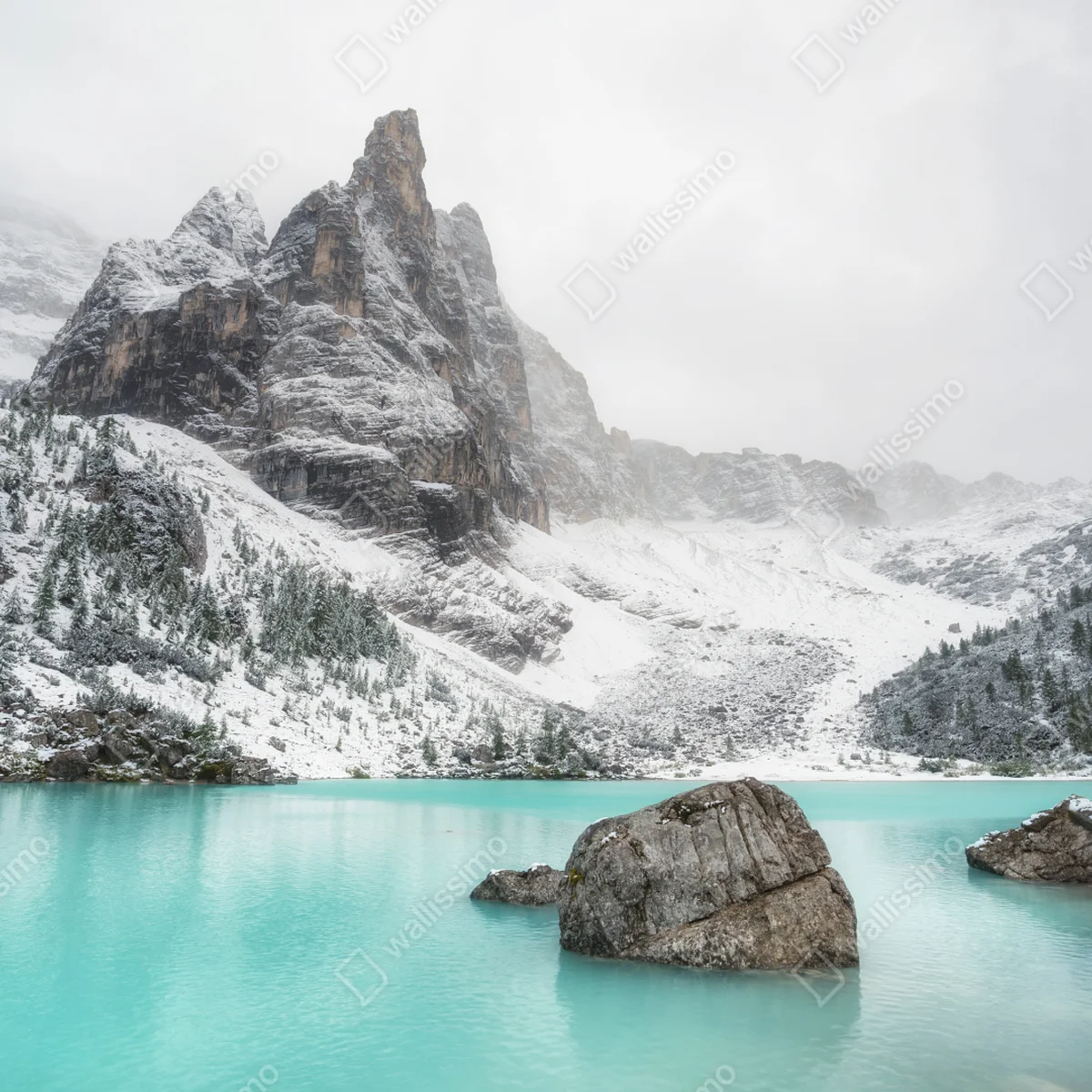Türaufkleber türkissee in alpiner landschaft unter schneebedeckten gipfeln Türaufkleber türkissee in alpiner landschaft unter schneebedeckten gipfeln