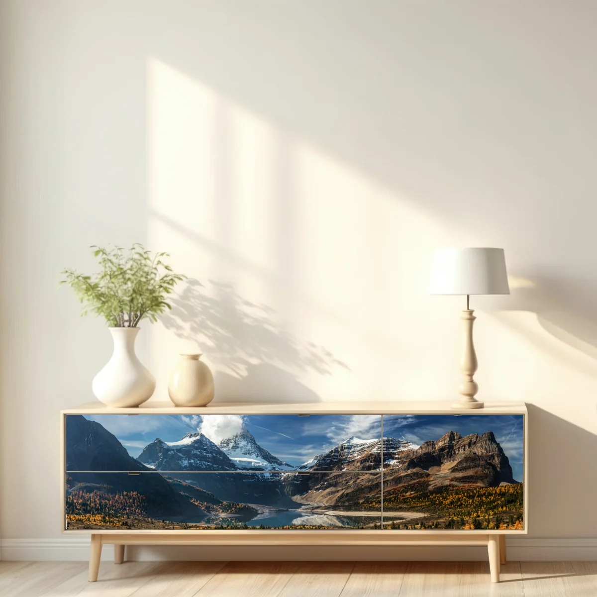 Repositionierbarer Aufkleber schneebedeckte gipfel gespiegelt in einem herbstlichen alpensee Repositionierbarer Aufkleber schneebedeckte gipfel gespiegelt in einem herbstlichen alpensee