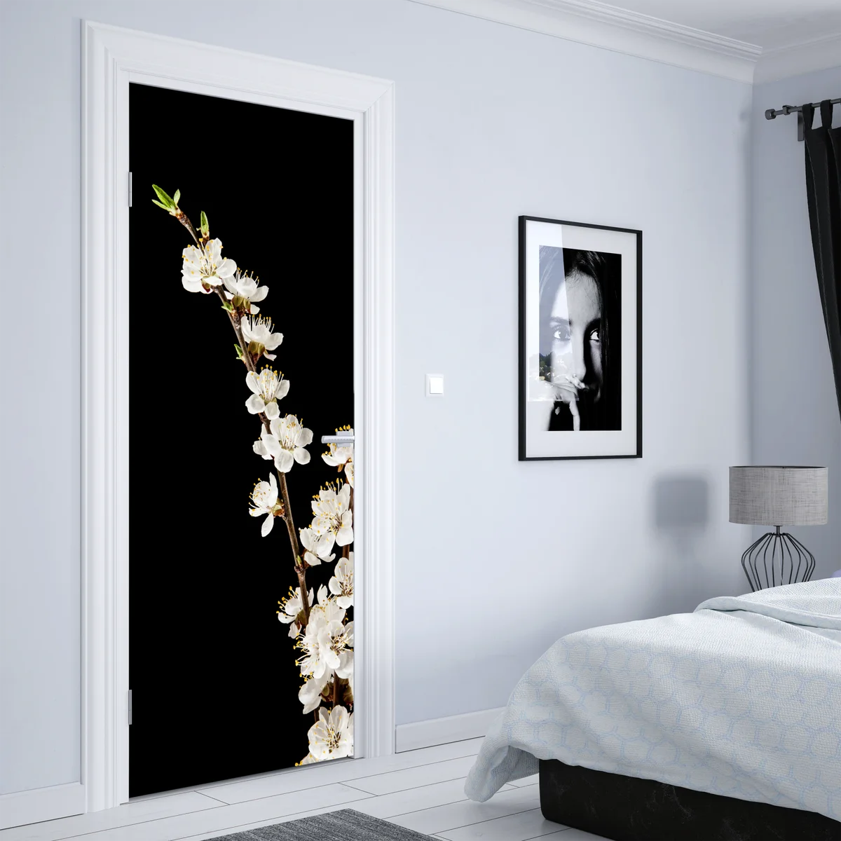 Türaufkleber zarter zweig mit aprikosenblüten auf schwarzem hintergrund Türaufkleber zarter zweig mit aprikosenblüten auf schwarzem hintergrund