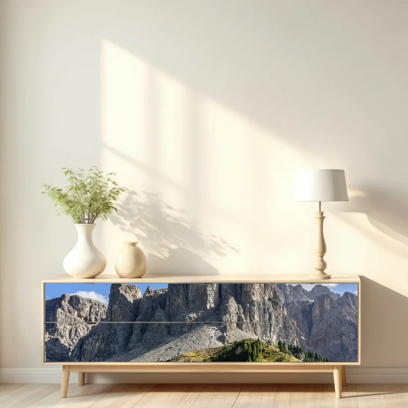 Repositionierbarer Aufkleber majestätische gipfel über grünen hügeln Repositionierbarer Aufkleber majestätische gipfel über grünen hügeln