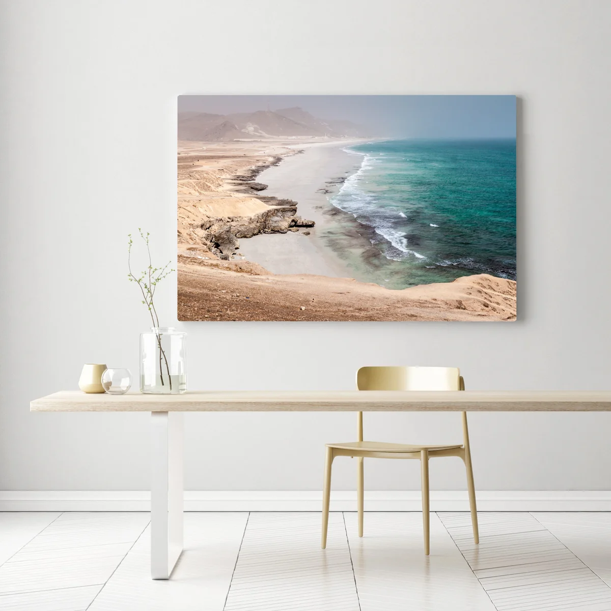 Leinwandbild ruhige türkisfarbene küstenlinie über wüstenklippen Leinwandbild ruhige türkisfarbene küstenlinie über wüstenklippen