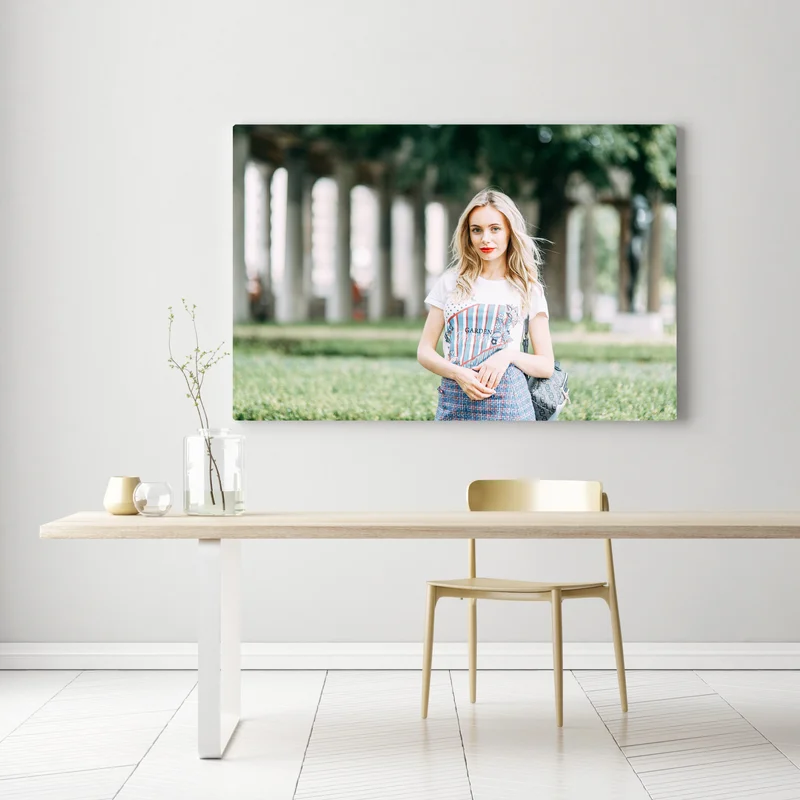 Leinwandbild Sehenswürdigkeiten bedeutender Orte Deutschlands. schönes lächelndes Mädchen in berlin. • Leinwandbilder bei Wallnifity® Leinwandbild Sehenswürdigkeiten bedeutender Orte Deutschlands. schönes lächelndes Mädchen in berlin. • Leinwandbilder bei Wallnifity®