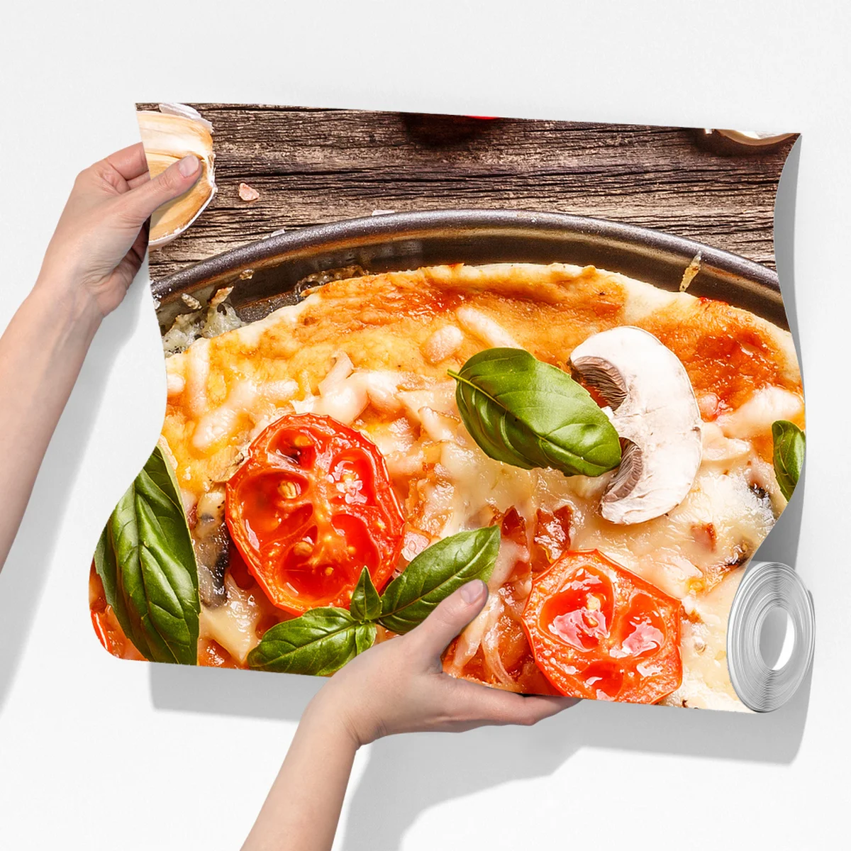 Fototapete frische pizza mit basilikum und cherrytomaten Fototapete frische pizza mit basilikum und cherrytomaten