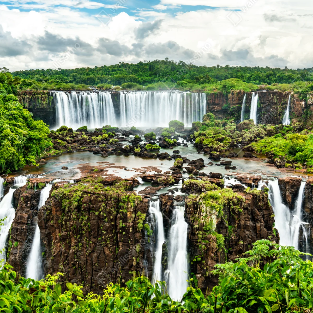 Fototapete panorama des üppigen grünen wasserfalls Fototapete panorama des üppigen grünen wasserfalls