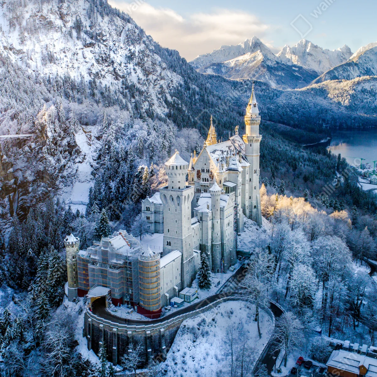 Repositionierbarer Aufkleber winterliches schloss in verschneiten bergen Repositionierbarer Aufkleber winterliches schloss in verschneiten bergen