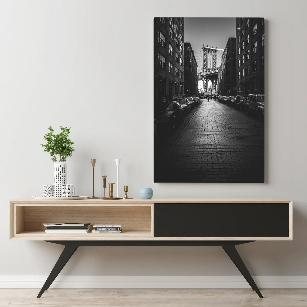 Leinwandbild Manhattan Bridge im rahmen einer gepflasterten straße Leinwandbild Manhattan Bridge im rahmen einer gepflasterten straße