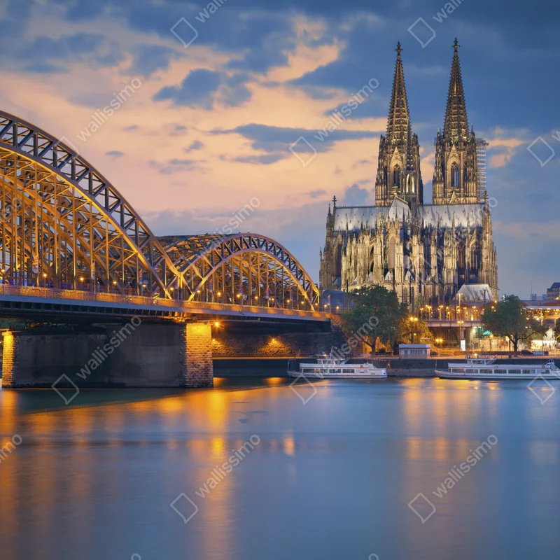 Leinwandbild Kölner Dom und Hohenzollernbrücke bei dämmerung Leinwandbild Kölner Dom und Hohenzollernbrücke bei dämmerung