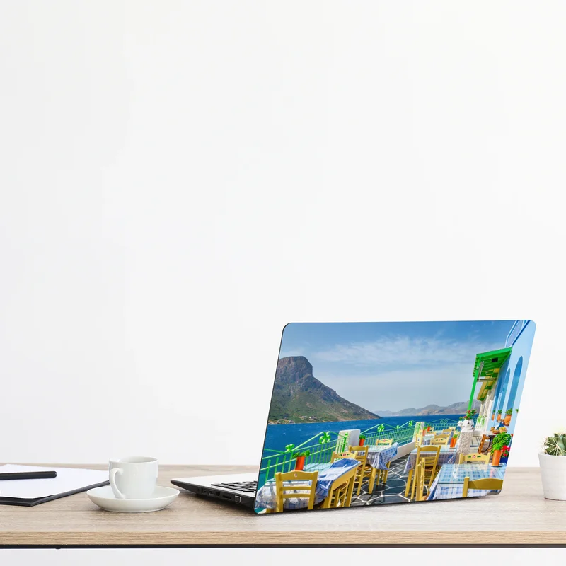 Laptop-Aufkleber sonnige terrasse am meer mit küstenblick