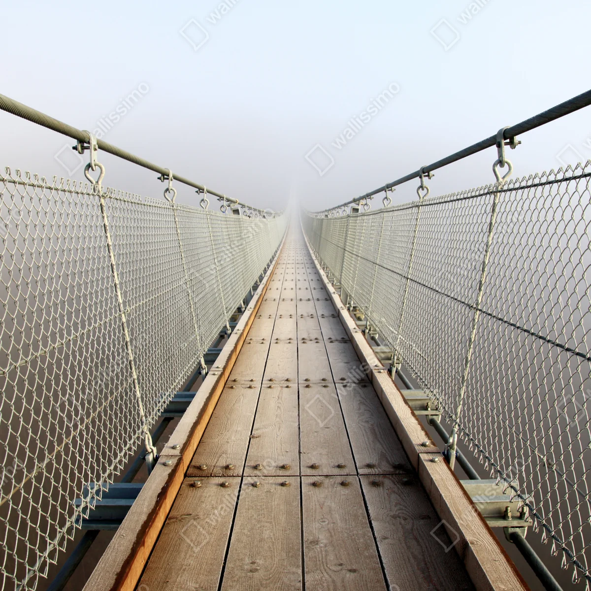 Repositionierbarer Aufkleber neblige hängebrücke die in den nebel führt Repositionierbarer Aufkleber neblige hängebrücke die in den nebel führt