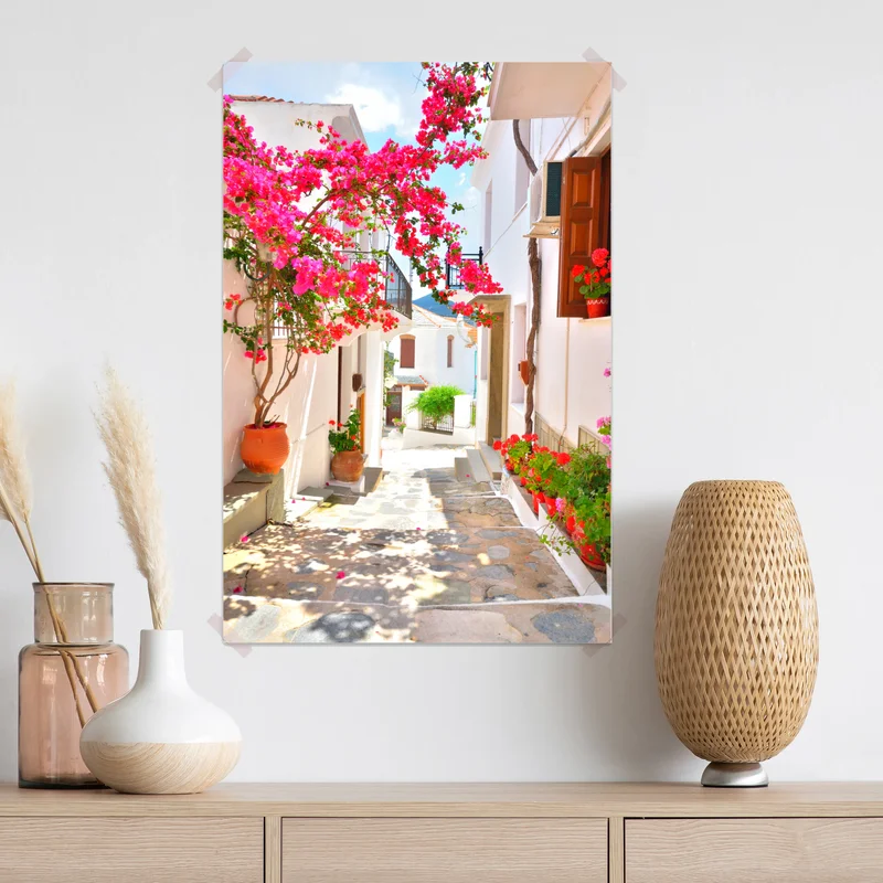 Poster sonnige mediterrane gasse mit bougainvillea Poster sonnige mediterrane gasse mit bougainvillea