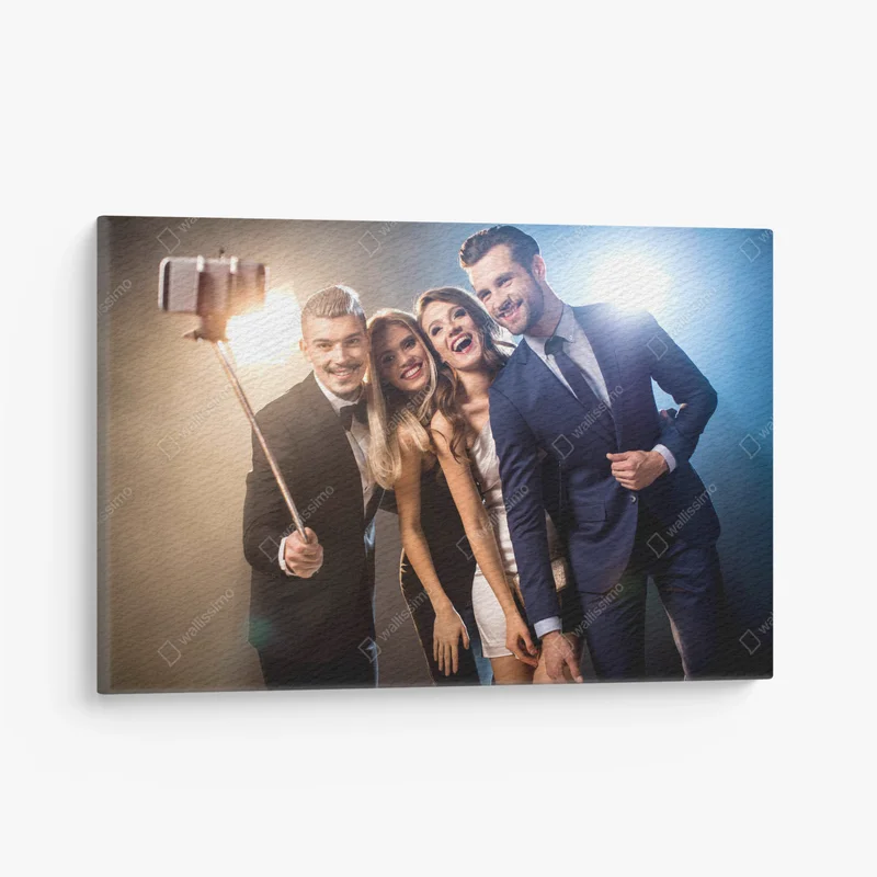 Leinwandbild glückliche Freunde beim Selfie • Leinwandbilder bei Wallnifity® Leinwandbild glückliche Freunde beim Selfie • Leinwandbilder bei Wallnifity®