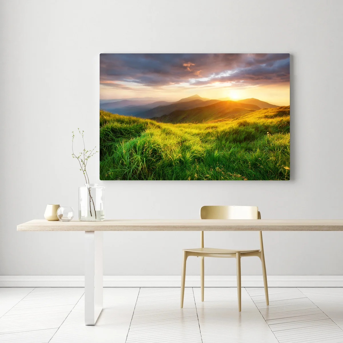 Leinwandbild sonnige bergwiese bei sonnenaufgang Leinwandbild sonnige bergwiese bei sonnenaufgang