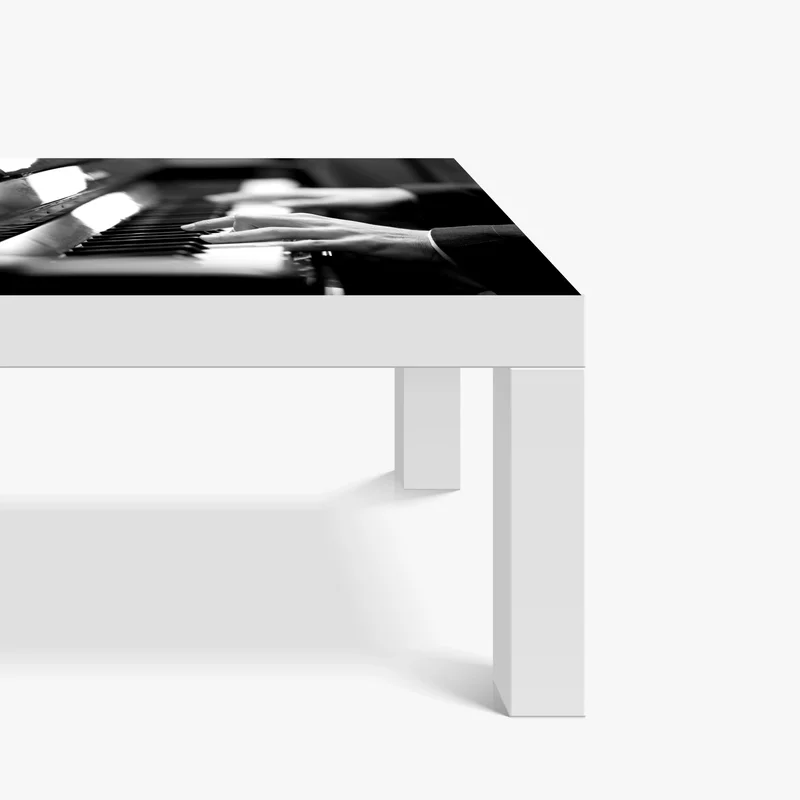 Tischaufkleber und Schreibtischaufkleber intime hände auf klaviertasten in monochrom Tischaufkleber und Schreibtischaufkleber intime hände auf klaviertasten in monochrom