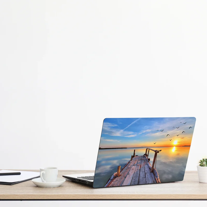 Naklejka na laptopa zachód słońca przy drewnianym pomoście