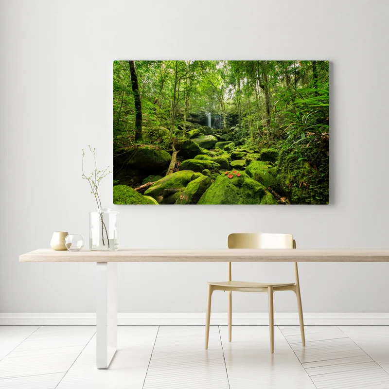 Leinwandbild üppiger moosbewachsener wasserfall im tropischen wald Leinwandbild üppiger moosbewachsener wasserfall im tropischen wald