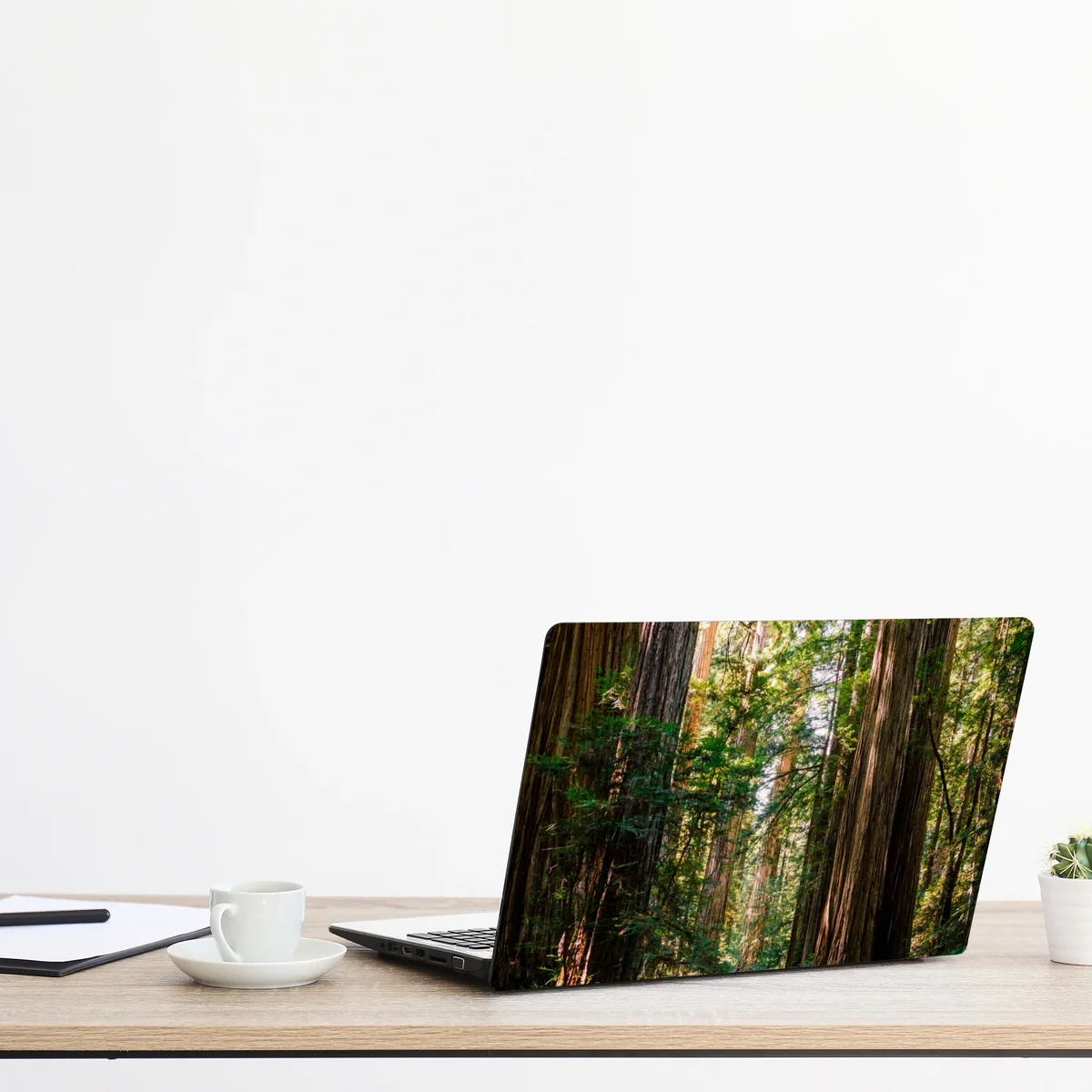 Laptop-Aufkleber majestätischer weg im sekwoienwald Laptop-Aufkleber majestätischer weg im sekwoienwald