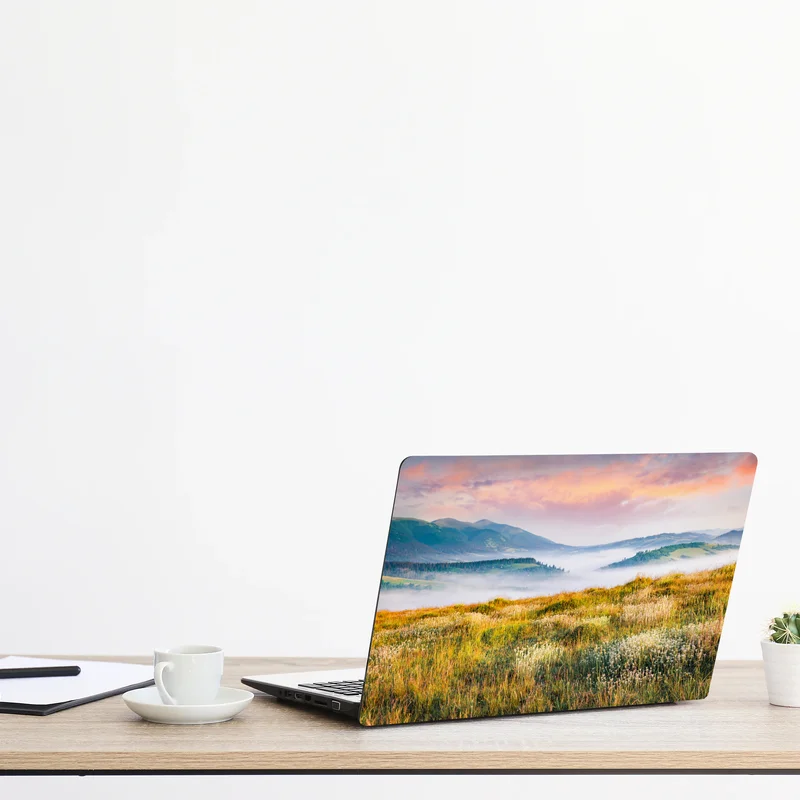 Laptop-Aufkleber nebliger morgen in den Karpaten