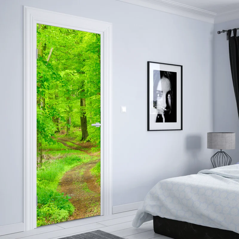 Türaufkleber ruhiger waldweg im frühling