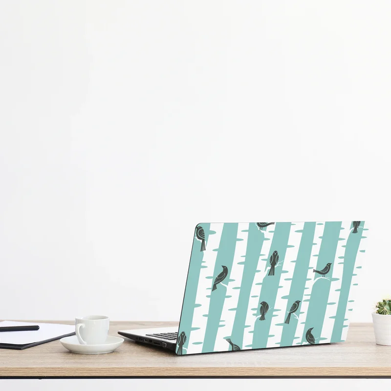 Naklejka na laptopa turkusowy las brzóz z ptakami