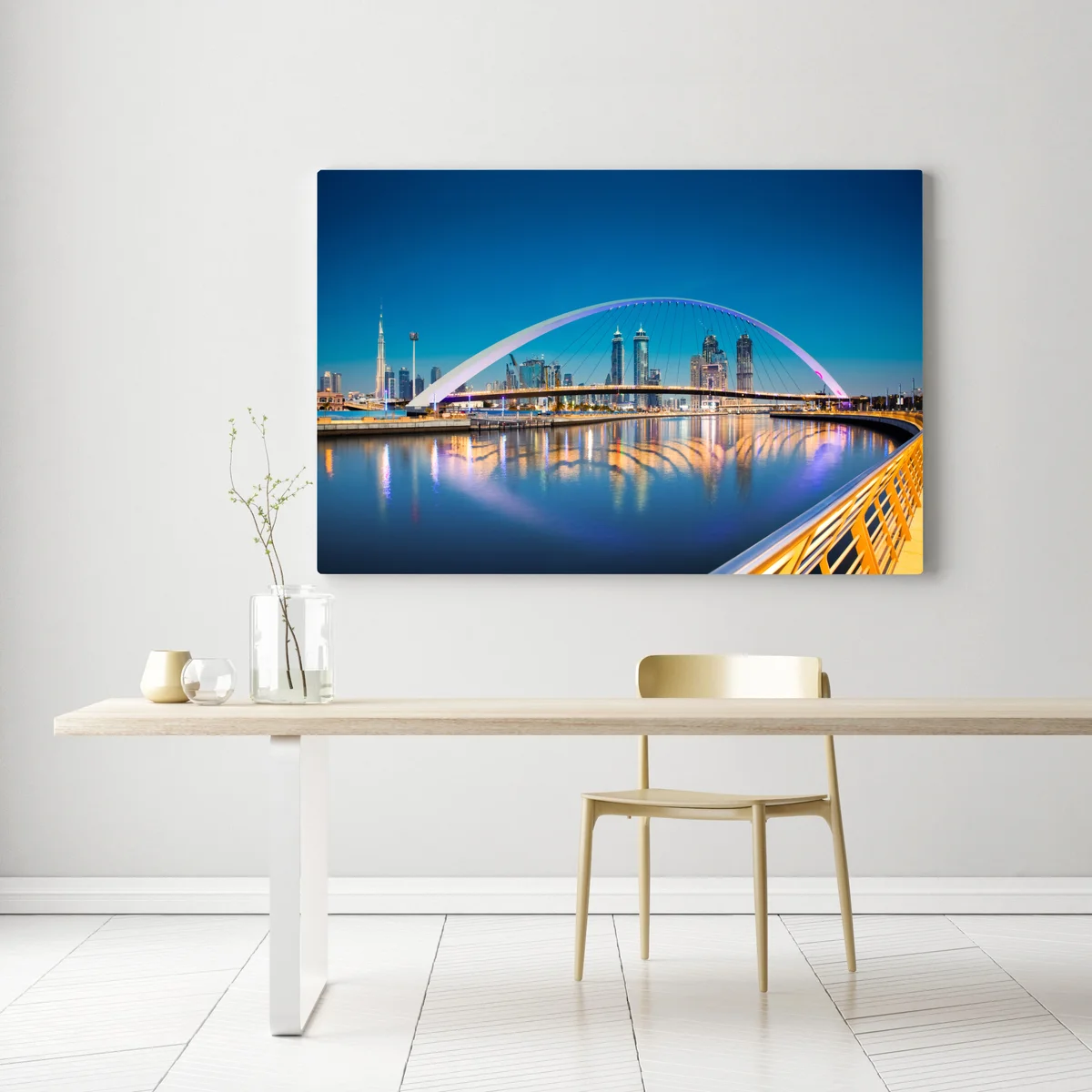 Leinwandbild Dubai skyline bei nacht mit beleuchteter brücke Leinwandbild Dubai skyline bei nacht mit beleuchteter brücke