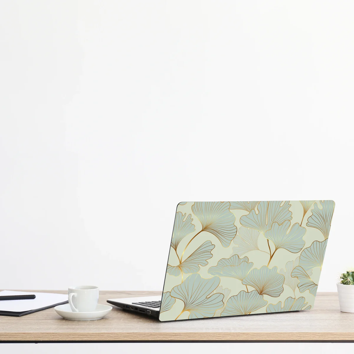 Laptop-Aufkleber pastell ginkgo blättermuster mit goldakzenten Laptop-Aufkleber pastell ginkgo blättermuster mit goldakzenten