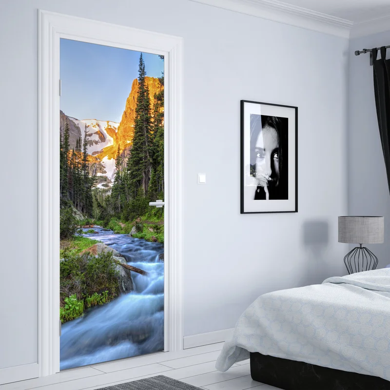 Türaufkleber goldener gipfel über alpenbach