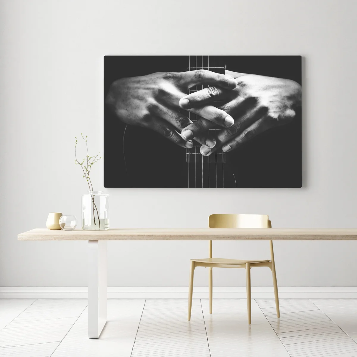 Leinwandbild verschränkte hände auf gitarrensaiten Leinwandbild verschränkte hände auf gitarrensaiten