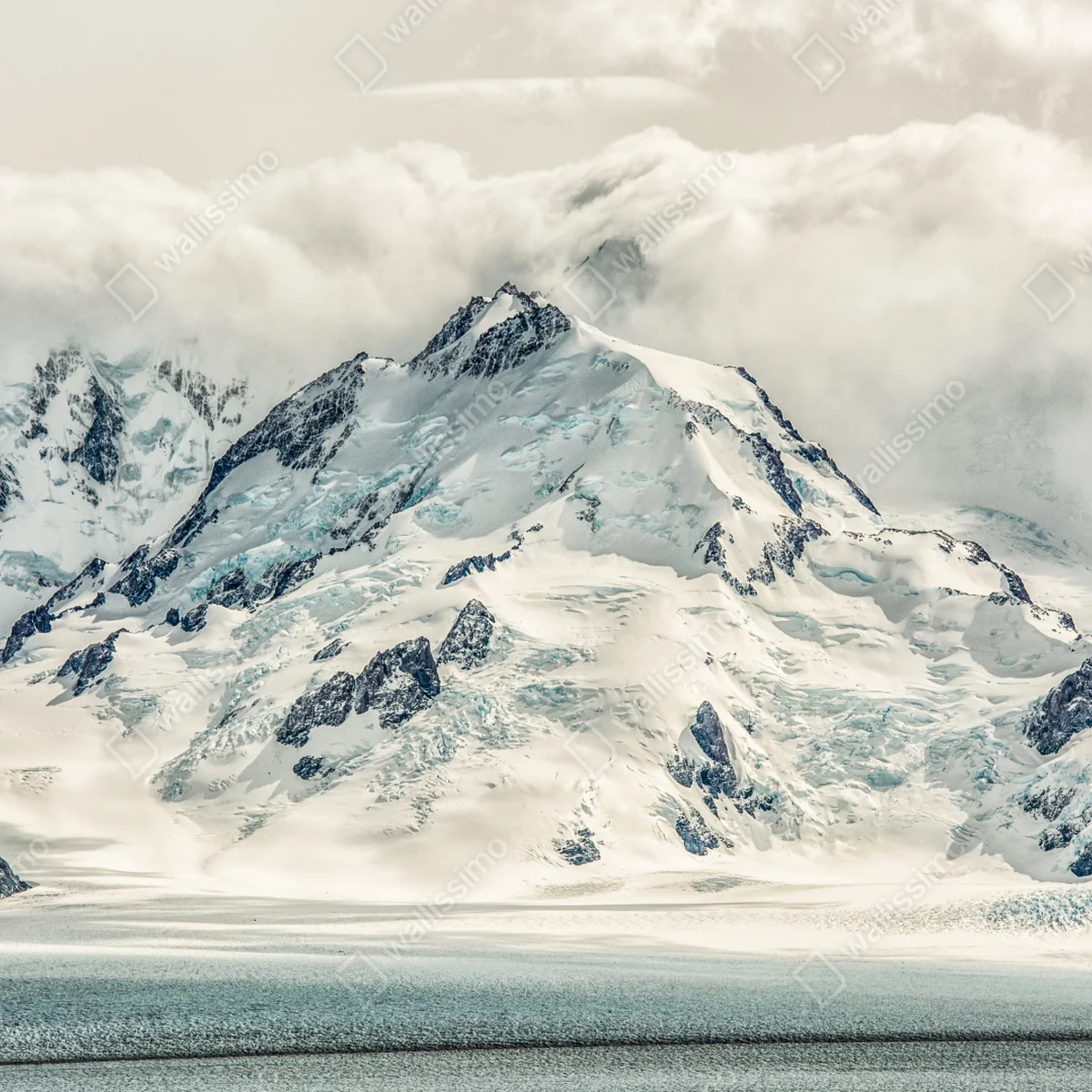 Fototapete schneebedeckter berggipfel mit gletscher Fototapete schneebedeckter berggipfel mit gletscher