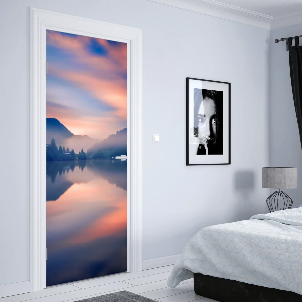 Türaufkleber nebeliger bergsee bei dämmerung Türaufkleber nebeliger bergsee bei dämmerung