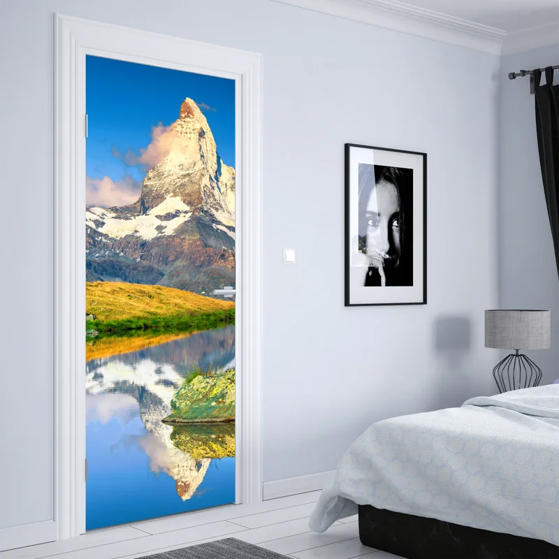Türaufkleber majestätisches Matterhorn gespiegelt im alpensee Türaufkleber majestätisches Matterhorn gespiegelt im alpensee
