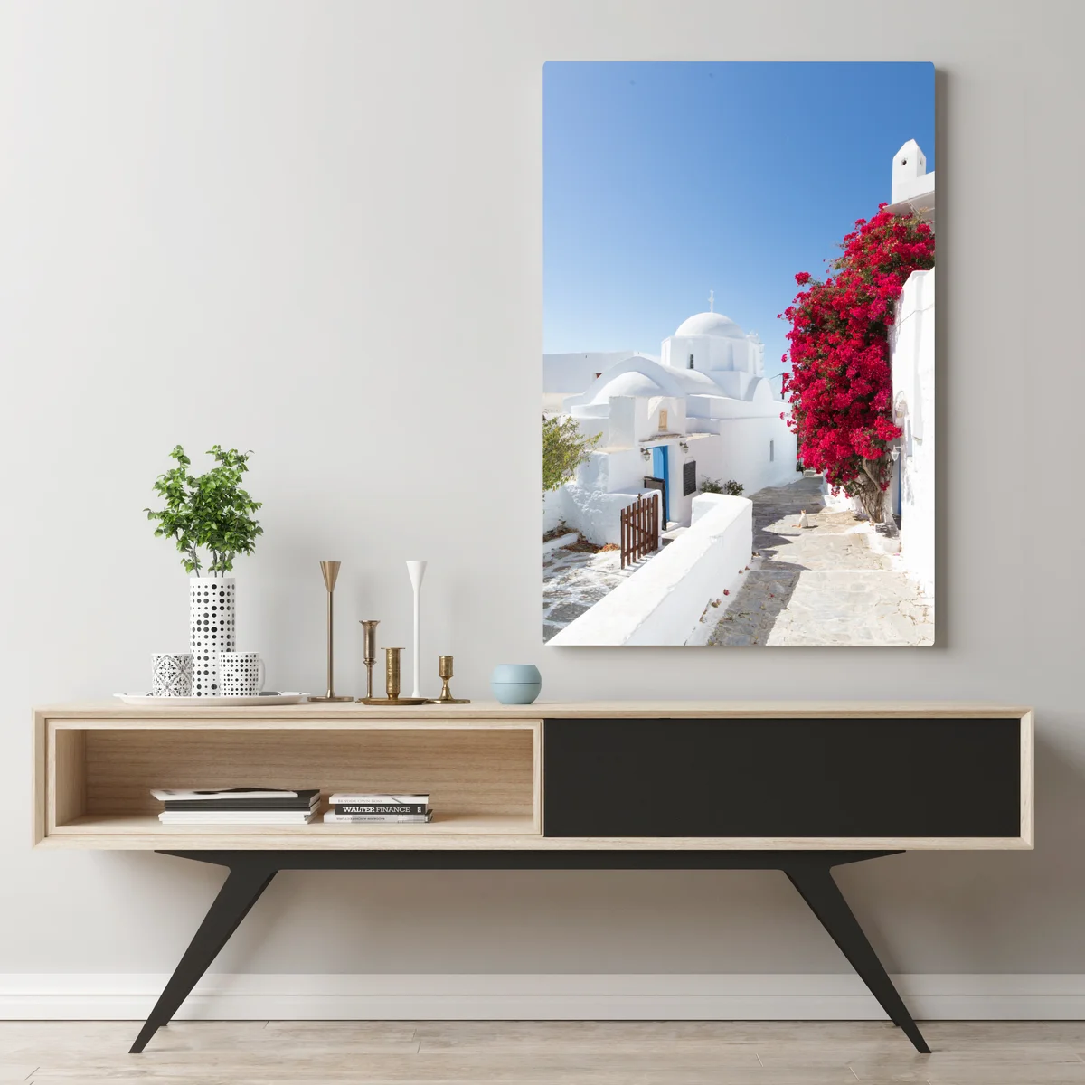 Leinwandbild sonnige gasse auf der insel mit leuchtender buganvillea Leinwandbild sonnige gasse auf der insel mit leuchtender buganvillea