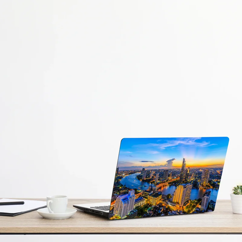Laptop-Aufkleber lebendige stadtskyline bei dämmerung