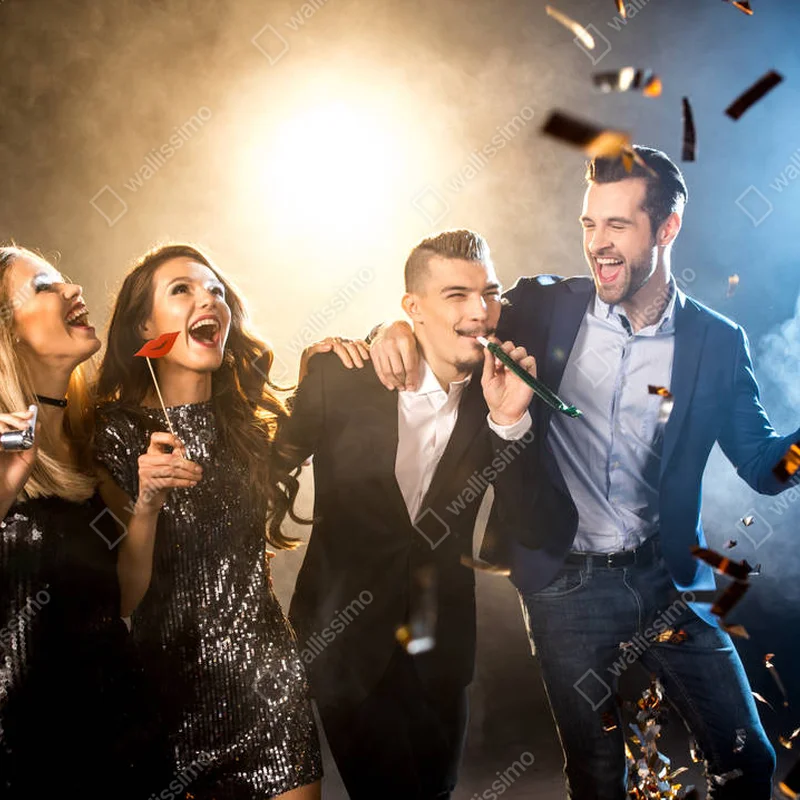 Leinwandbild Glückliche Freunde feiern • Leinwandbilder bei Wallnifity® Leinwandbild Glückliche Freunde feiern • Leinwandbilder bei Wallnifity®