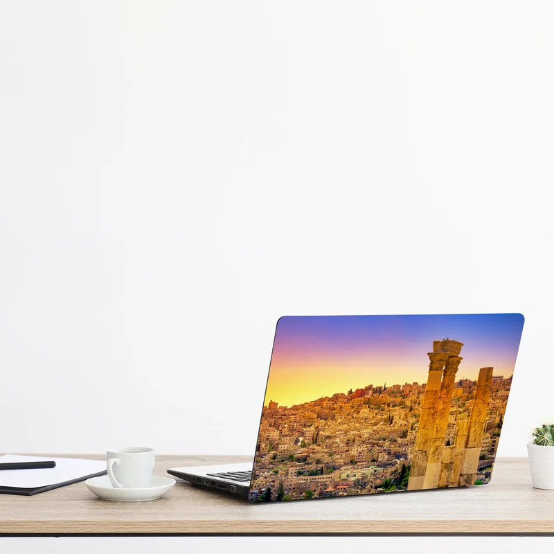 Laptop-Aufkleber goldene Amman skyline mit antiken säulen