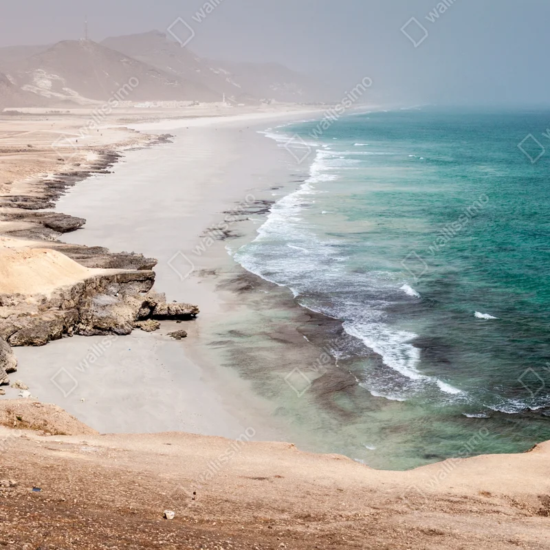 Fototapete ruhige türkisfarbene küstenlinie über wüstenklippen Fototapete ruhige türkisfarbene küstenlinie über wüstenklippen