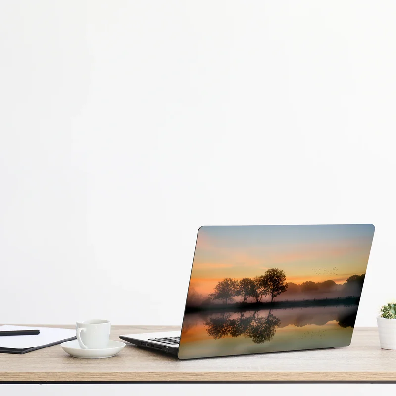 Laptop-Aufkleber nebliger herbstlicher sonnenaufgang über Englischer landschaft Laptop-Aufkleber nebliger herbstlicher sonnenaufgang über Englischer landschaft
