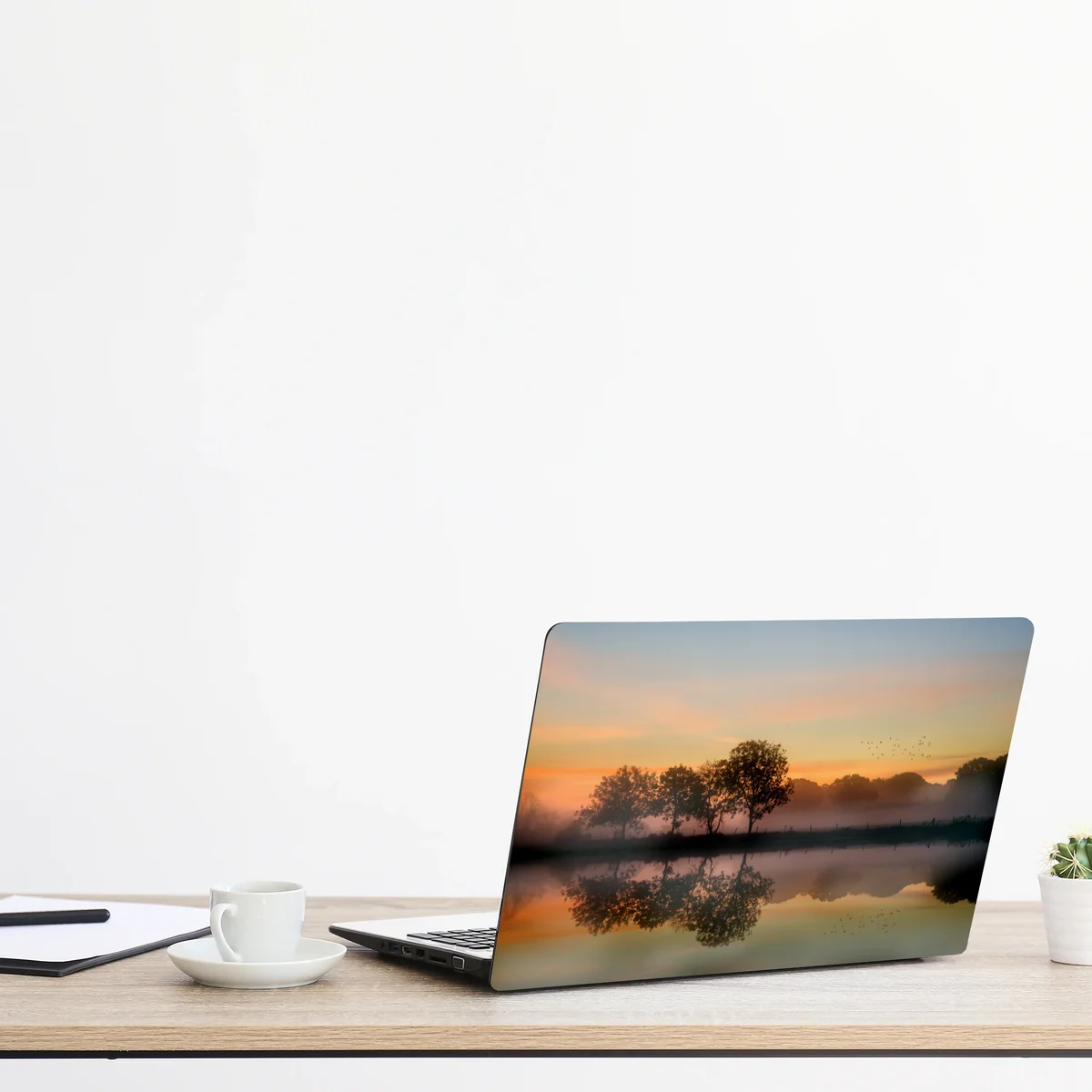 Laptop-Aufkleber nebliger herbstlicher sonnenaufgang über Englischer landschaft Laptop-Aufkleber nebliger herbstlicher sonnenaufgang über Englischer landschaft