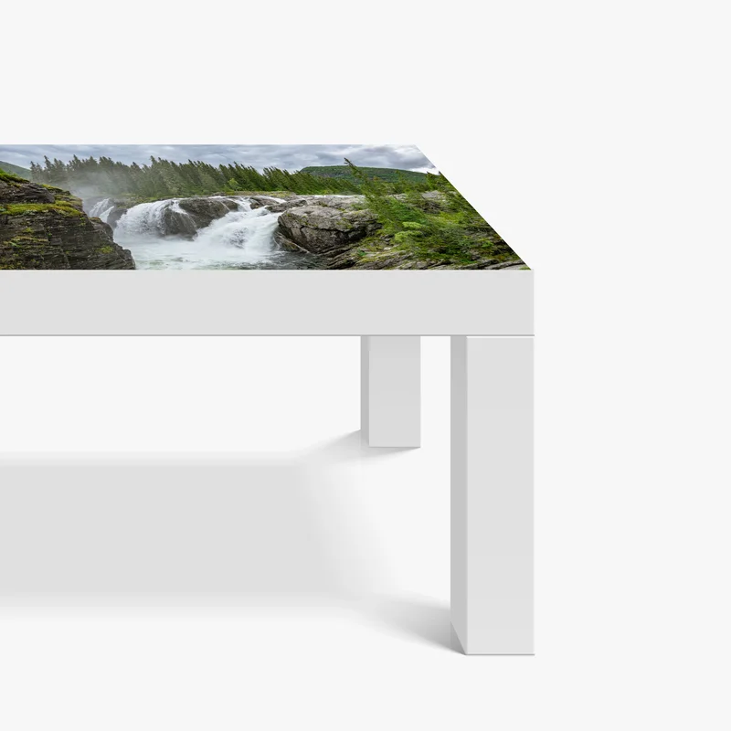 Tischaufkleber und Schreibtischaufkleber nebliger wasserfall im dichten kiefernwald